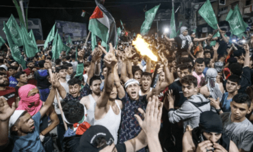 Poll shows Palestinians' support for Hamas rises and 90 percent wants Abbas to resign